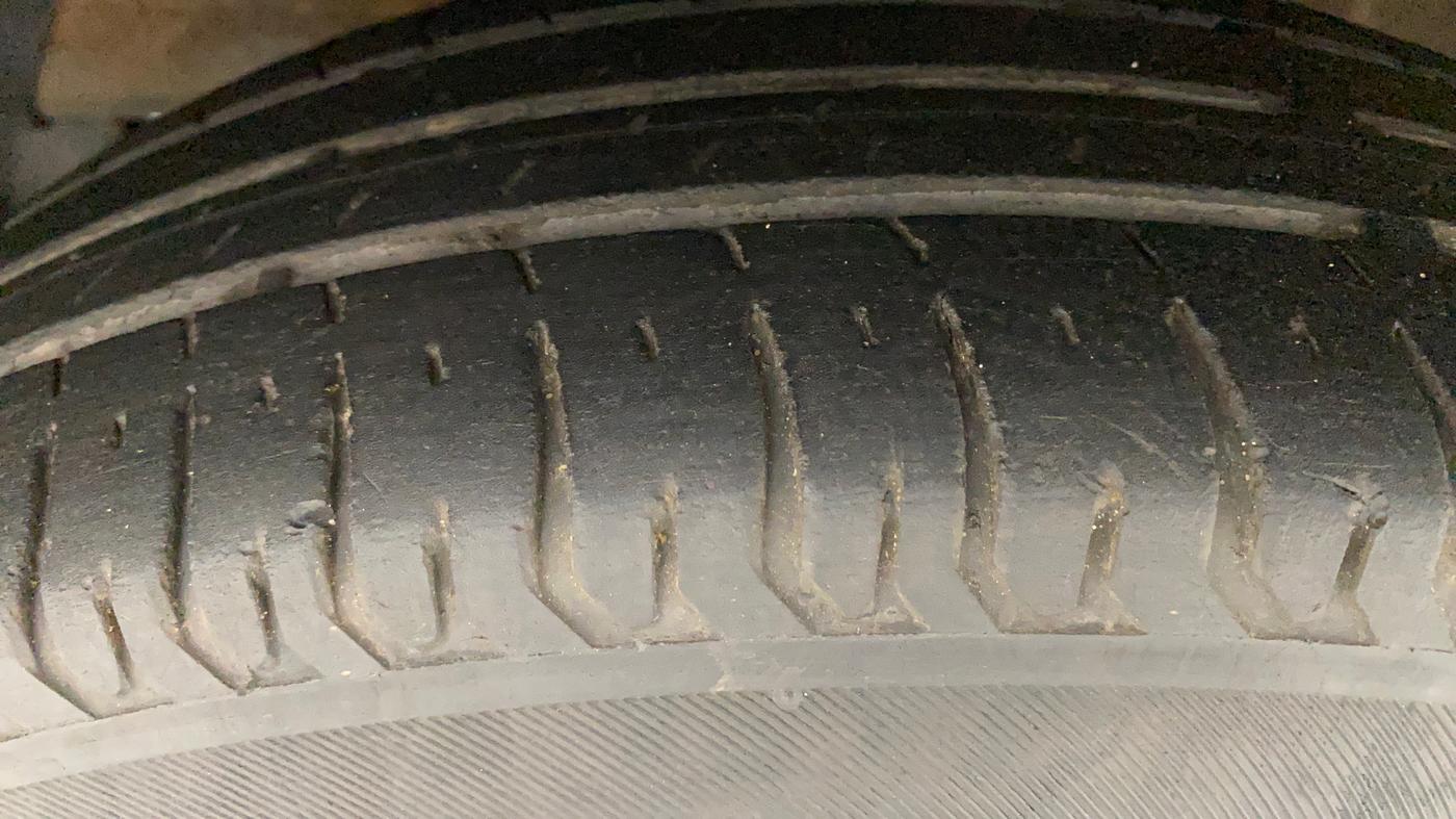 2019 Maruti Swift VXI, Petrol, Manual, 57,265 km, Left Front Tyre Tread