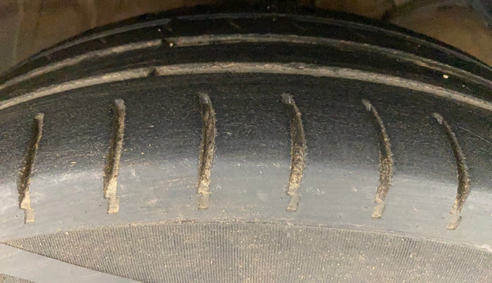 2019 Maruti Swift VXI, Petrol, Manual, 57,265 km, Right Front Tyre Tread
