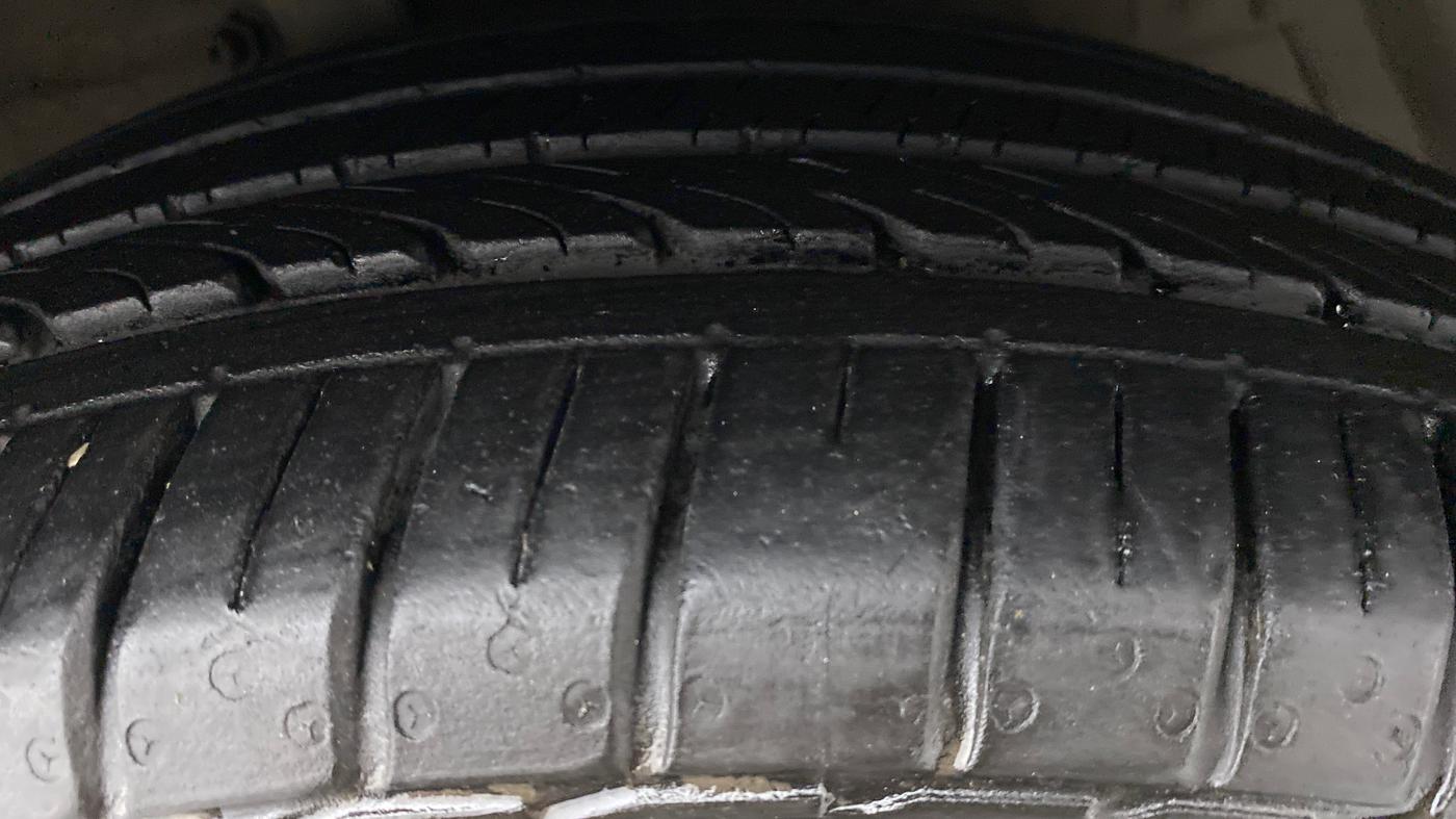 2019 Maruti Ciaz Alpha 1.5 Diesel, Diesel, Manual, 57,606 km, Right Front Tyre Tread