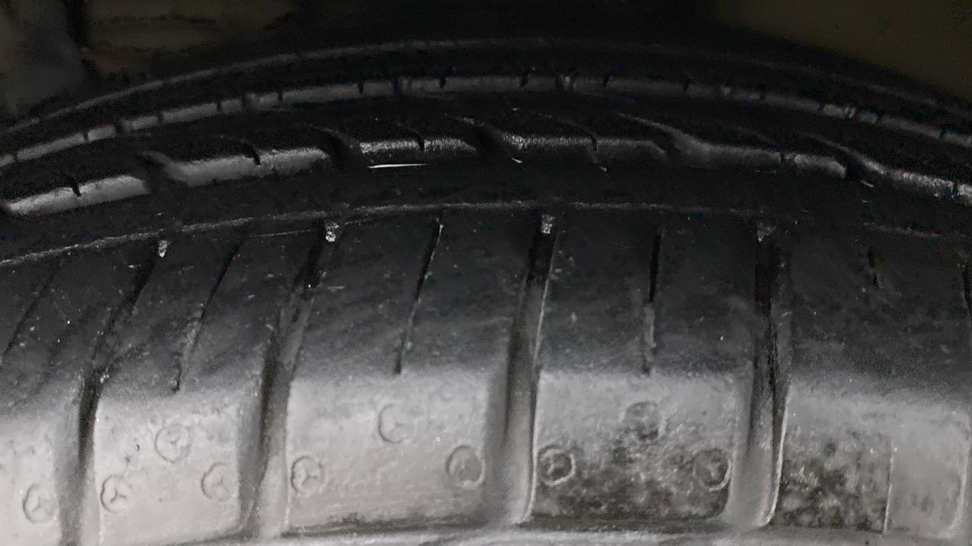 2019 Maruti Ciaz Alpha 1.5 Diesel, Diesel, Manual, 57,606 km, Left Front Tyre Tread