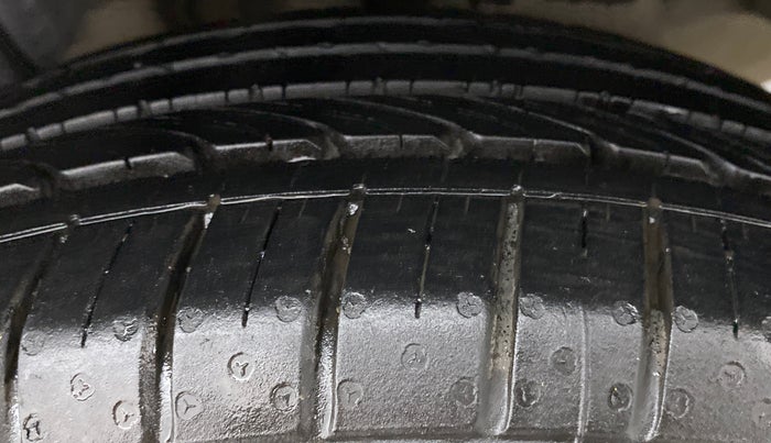 2019 Maruti Ciaz Alpha 1.5 Diesel, Diesel, Manual, 57,606 km, Left Rear Tyre Tread
