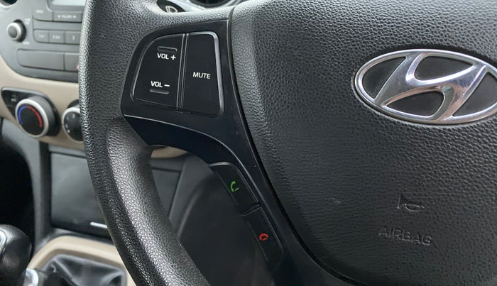 2016 Hyundai Xcent S 1.2, Petrol, Manual, 92,098 km, Steering wheel - Sound system control not functional