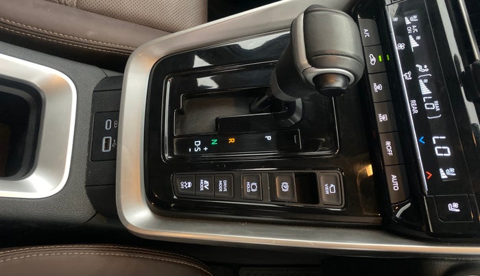 2024 Toyota INNOVA HYCROSS ZX HYBRID 7 STR, Hybrid, Automatic, 31,548 km, Gear Lever