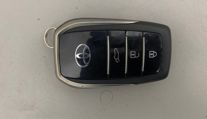 2024 Toyota INNOVA HYCROSS ZX HYBRID 7 STR, Hybrid, Automatic, 31,548 km, Key Close Up