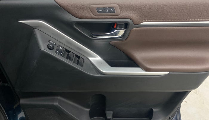 2024 Toyota INNOVA HYCROSS ZX HYBRID 7 STR, Hybrid, Automatic, 31,548 km, Driver Side Door Panels Control