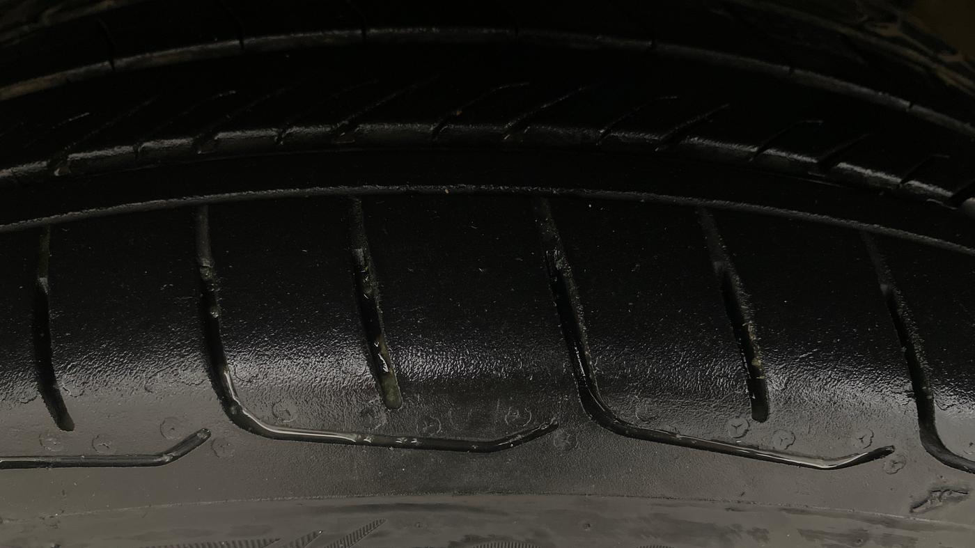 2024 Toyota INNOVA HYCROSS ZX HYBRID 7 STR, Hybrid, Automatic, 31,548 km, Left Front Tyre Tread