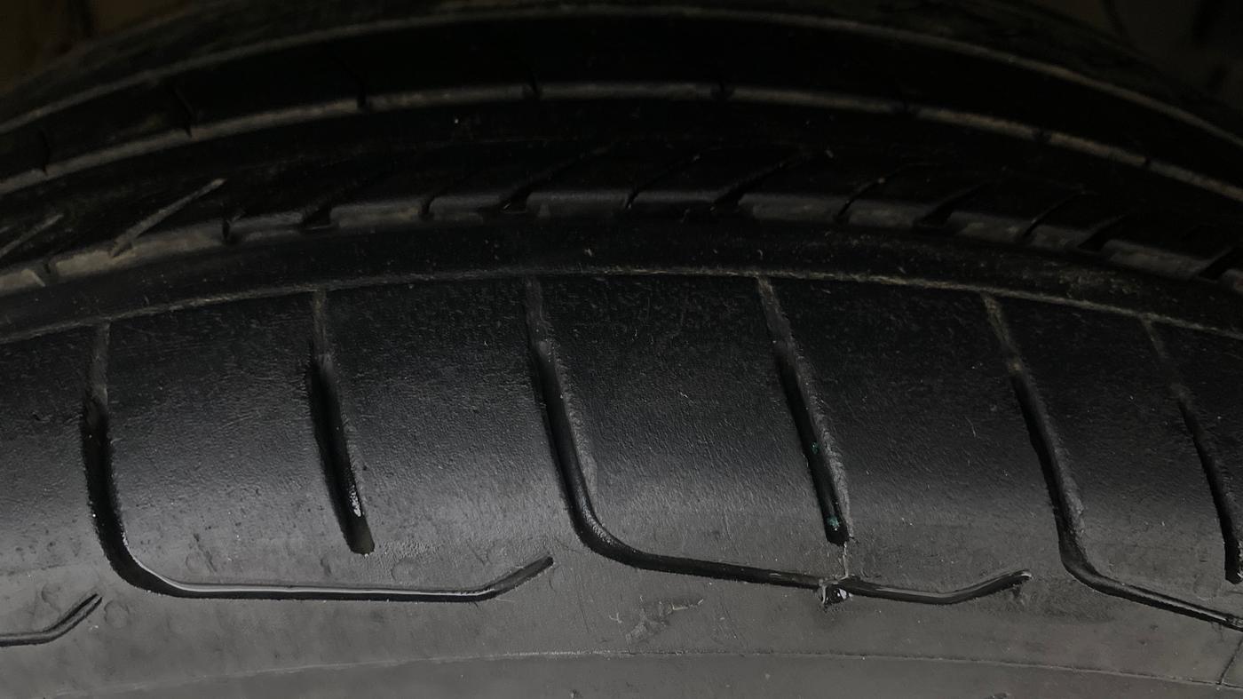 2024 Toyota INNOVA HYCROSS ZX HYBRID 7 STR, Hybrid, Automatic, 31,548 km, Right Front Tyre Tread