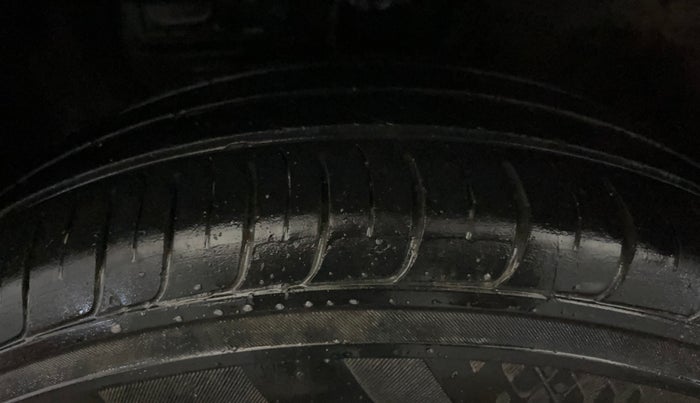 2020 Hyundai Elite i20 MAGNA PLUS 1.2, Petrol, Manual, 28,357 km, Left Front Tyre Tread