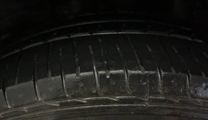 2020 Hyundai Elite i20 MAGNA PLUS 1.2, Petrol, Manual, 28,357 km, Left Rear Tyre Tread