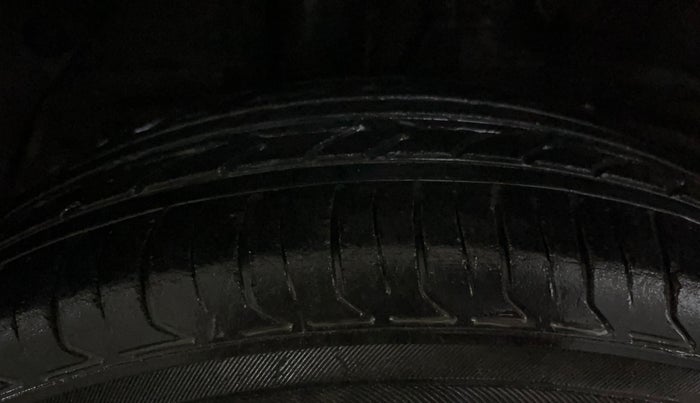 2020 Hyundai Elite i20 MAGNA PLUS 1.2, Petrol, Manual, 28,357 km, Right Rear Tyre Tread