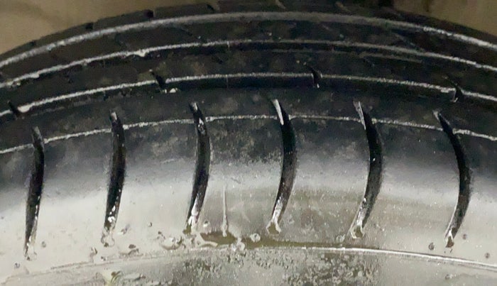 2015 Maruti Wagon R 1.0 LXI, Petrol, Manual, 72,602 km, Left Front Tyre Tread
