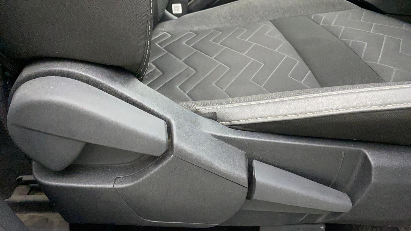2022 Nissan MAGNITE XV PREMIUM TURBO CVT, Petrol, Automatic, 39,698 km, Driver Side Adjustment Panel
