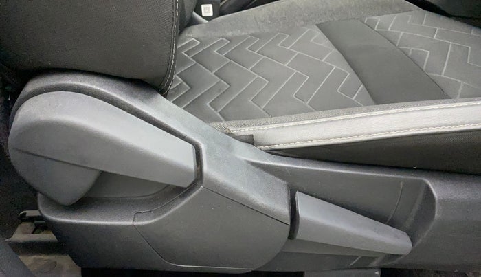 2022 Nissan MAGNITE XV PREMIUM TURBO CVT, Petrol, Automatic, 39,698 km, Driver Side Adjustment Panel