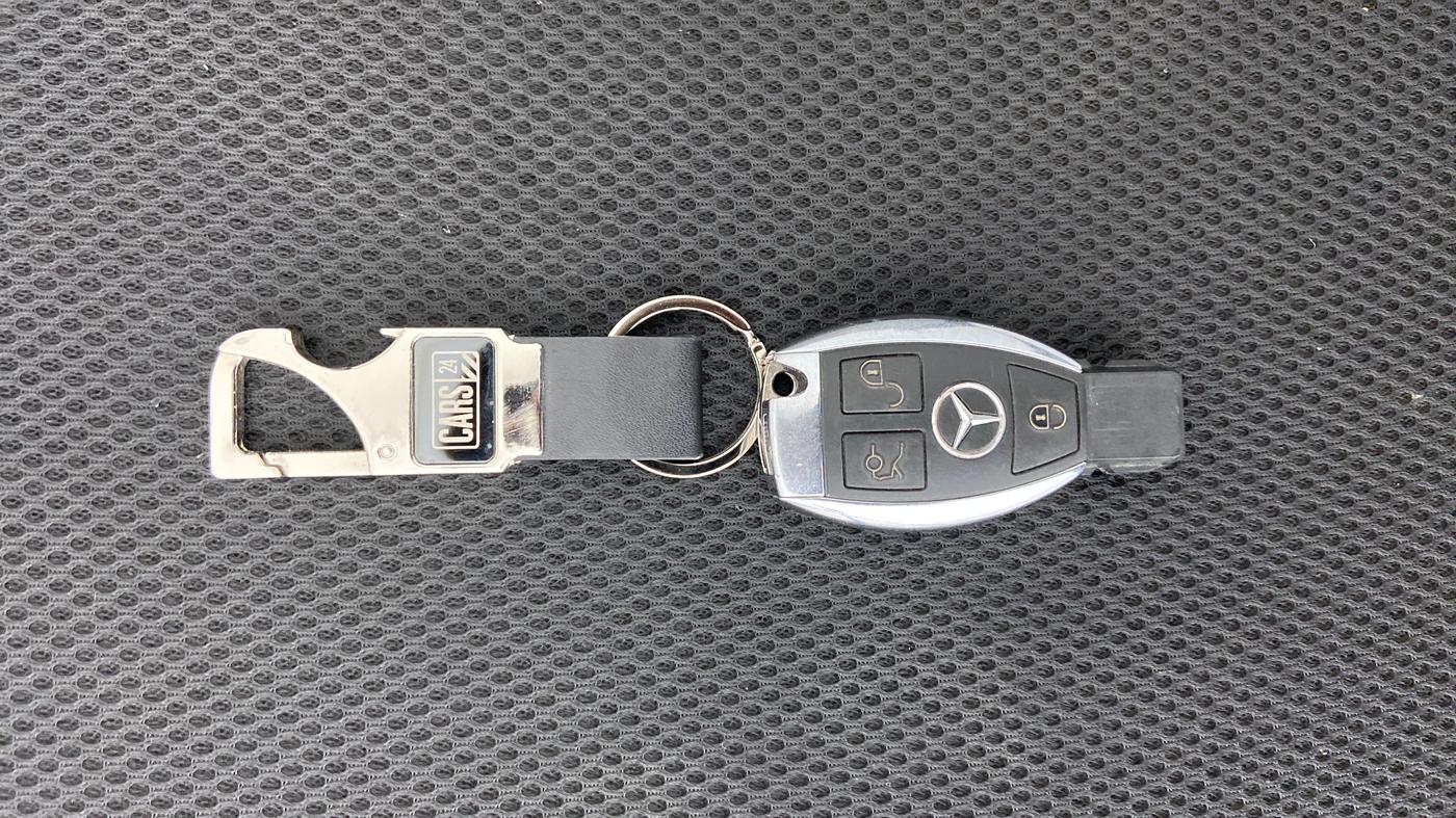 2012 Mercedes Benz E Class E 200 CGI AVANTGARDE, Petrol, Automatic, 99,312 km, Key Close Up