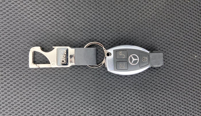 2012 Mercedes Benz E Class E 200 CGI AVANTGARDE, Petrol, Automatic, 99,312 km, Key Close Up