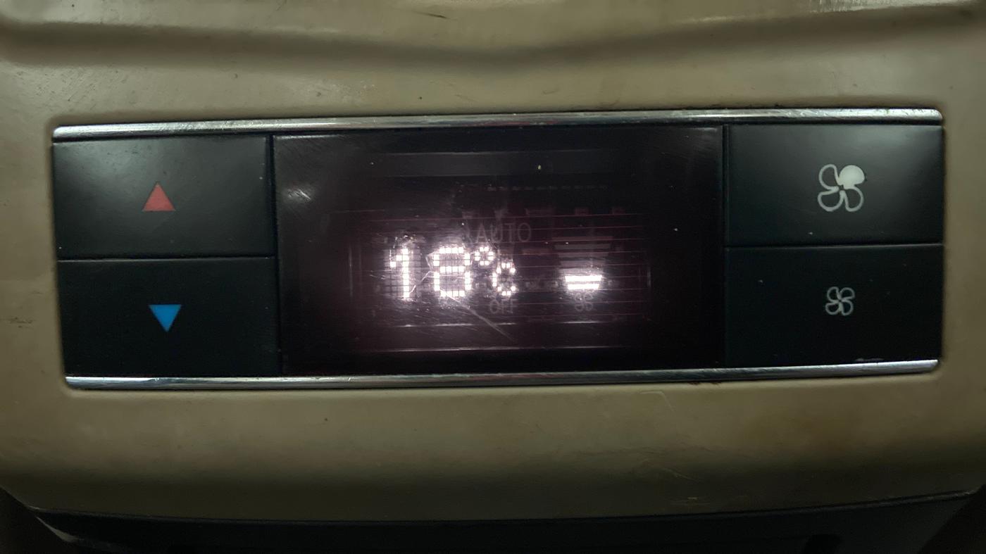 2012 Mercedes Benz E Class E 200 CGI AVANTGARDE, Petrol, Automatic, 99,312 km, Rear AC Temperature Control