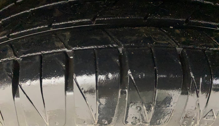 2023 KIA SONET HTK PLUS 1.0 IMT, Petrol, Manual, 32,515 km, Right Front Tyre Tread