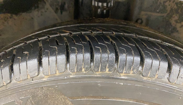 2016 Datsun Redi Go S, Petrol, Manual, 89,678 km, Right Front Tyre Tread