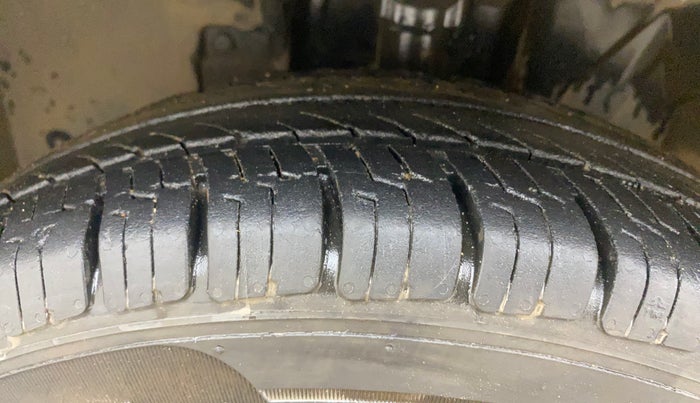 2016 Datsun Redi Go S, Petrol, Manual, 89,678 km, Left Front Tyre Tread