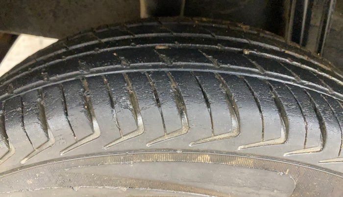 2016 Datsun Redi Go S, Petrol, Manual, 89,678 km, Right Rear Tyre Tread