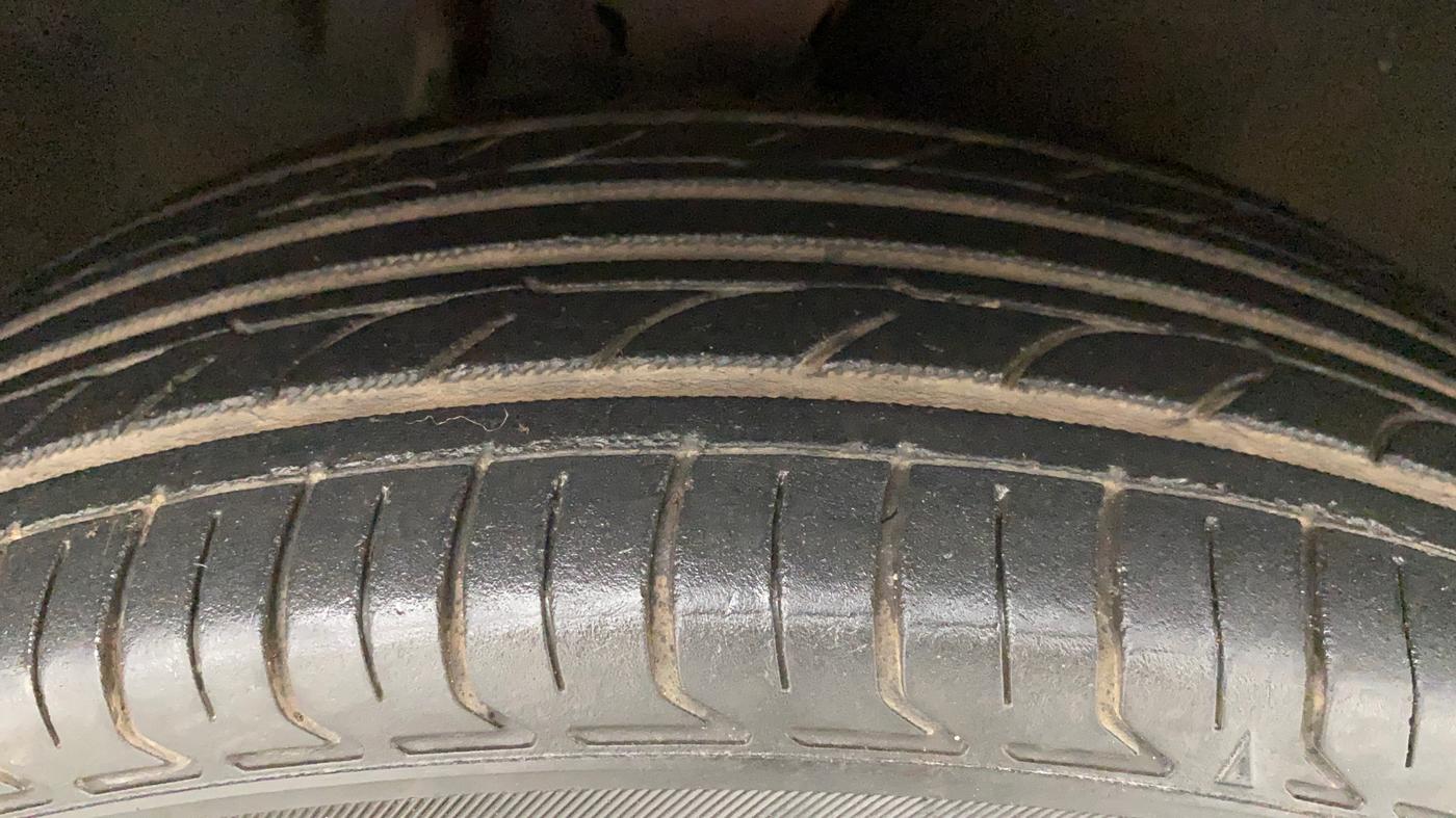 2014 Maruti Alto K10 VXI, Petrol, Manual, 71,263 km, Right Front Tyre Tread