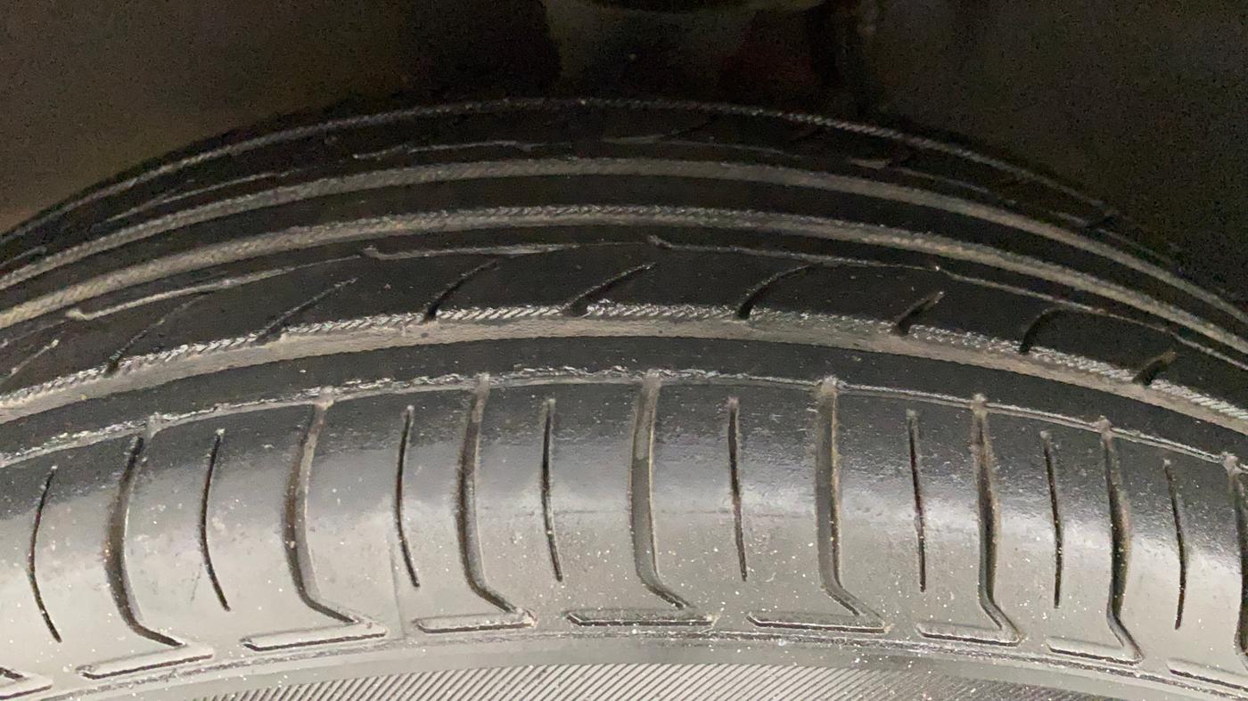 2014 Maruti Alto K10 VXI, Petrol, Manual, 71,263 km, Left Front Tyre Tread