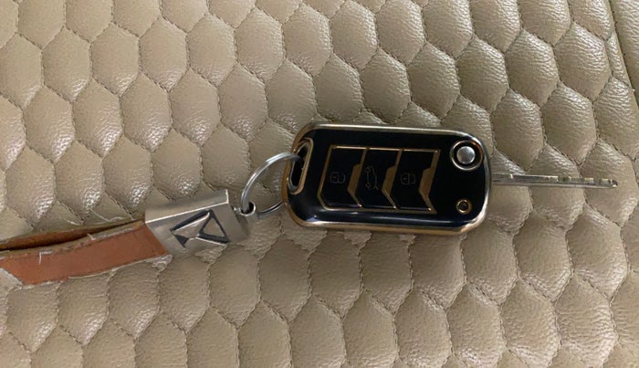 2023 Mahindra BOLERO NEO N10 R, Diesel, Manual, 37,997 km, Key Close Up