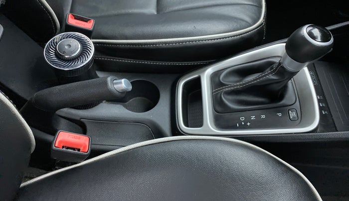 2021 Hyundai VENUE SX PLUS 1.0 TURBO DCT, Petrol, Automatic, 37,987 km, Gear Lever