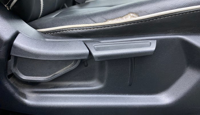 2021 Hyundai VENUE SX PLUS 1.0 TURBO DCT, Petrol, Automatic, 37,987 km, Driver Side Adjustment Panel