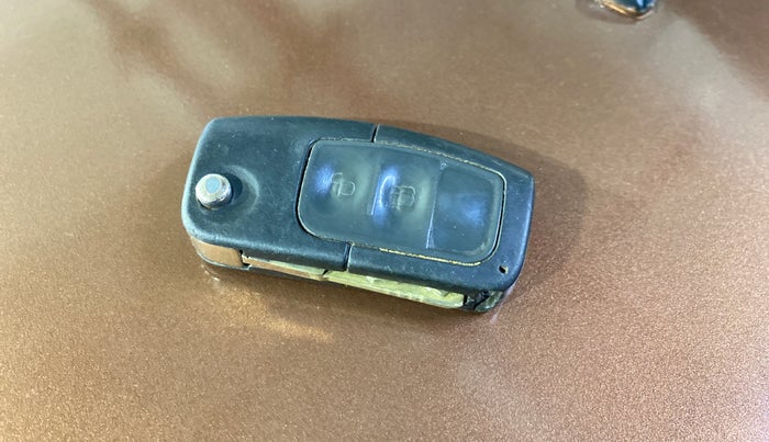 2017 Ford Ecosport AMBIENTE 1.5L PETROL, Petrol, Manual, 1,06,920 km, Key Close Up