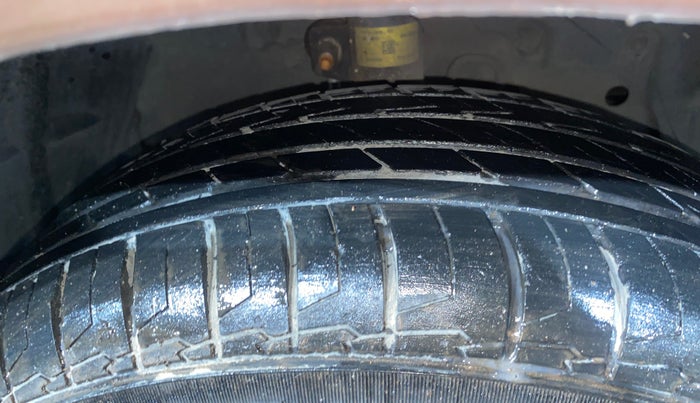 2017 Ford Ecosport AMBIENTE 1.5L PETROL, Petrol, Manual, 1,06,920 km, Right Front Tyre Tread