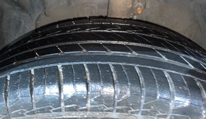 2017 Ford Ecosport AMBIENTE 1.5L PETROL, Petrol, Manual, 1,06,920 km, Left Front Tyre Tread