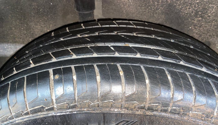 2017 Ford Ecosport AMBIENTE 1.5L PETROL, Petrol, Manual, 1,06,920 km, Right Rear Tyre Tread