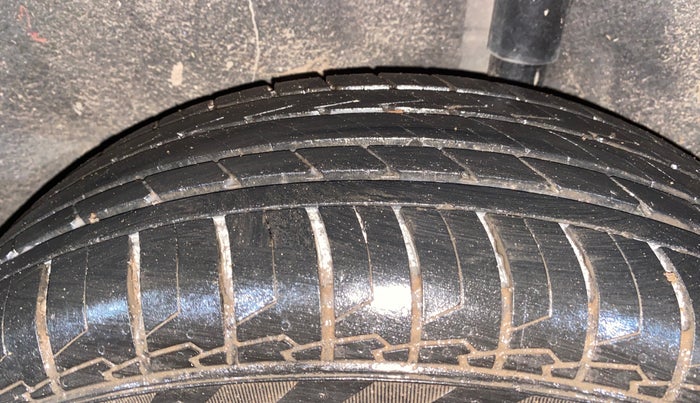 2017 Ford Ecosport AMBIENTE 1.5L PETROL, Petrol, Manual, 1,06,920 km, Left Rear Tyre Tread