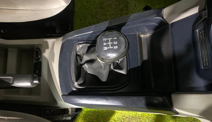 2017 Ford Ecosport AMBIENTE 1.5L PETROL, Petrol, Manual, 1,06,920 km, Gear Lever