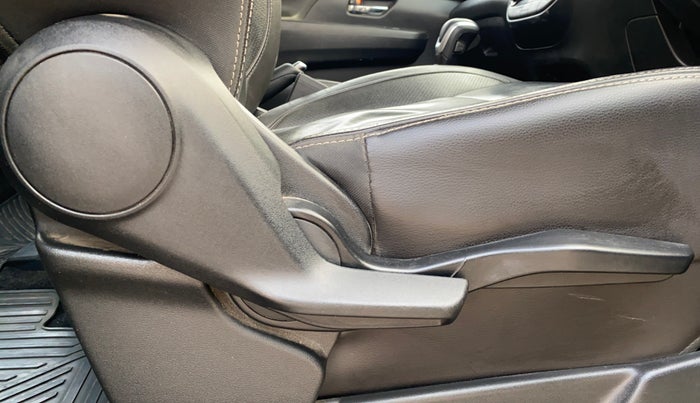 2019 Maruti XL6 ALPHA AT, Petrol, Automatic, 86,248 km, Driver Side Adjustment Panel