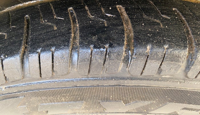 2019 Maruti XL6 ALPHA AT, Petrol, Automatic, 86,248 km, Right Front Tyre Tread