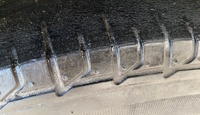 2019 Maruti XL6 ALPHA AT, Petrol, Automatic, 86,248 km, Right Rear Tyre Tread