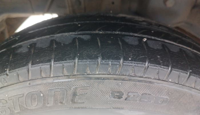 2016 Hyundai Eon D-LITE+, Petrol, Manual, 49,923 km, Right Front Tyre Tread