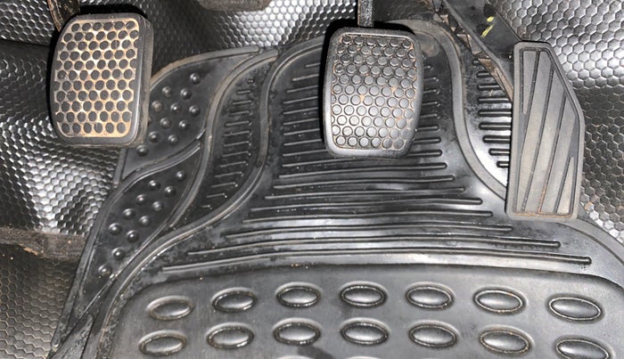 2016 Maruti Alto 800 LXI, Petrol, Manual, 75,758 km, Pedals