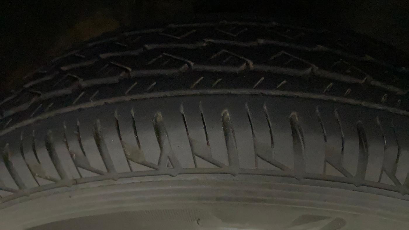 2016 Maruti Alto 800 LXI, Petrol, Manual, 75,758 km, Right Front Tyre Tread