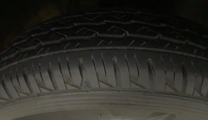 2016 Maruti Alto 800 LXI, Petrol, Manual, 75,758 km, Right Front Tyre Tread