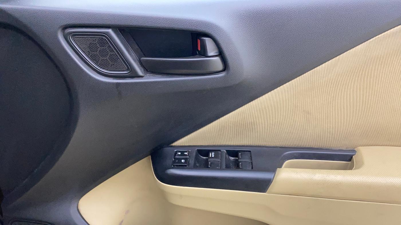 2016 Honda City 1.5L I-VTEC SV CVT, Petrol, Automatic, 1,10,379 km, Driver Side Door Panels Control