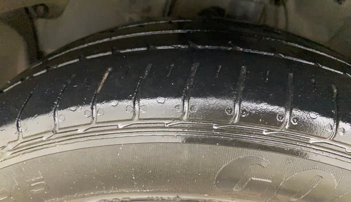 2016 Honda City 1.5L I-VTEC SV CVT, Petrol, Automatic, 1,10,303 km, Left Front Tyre Tread