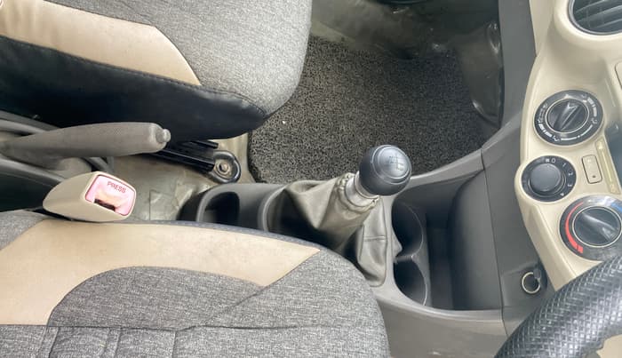 2013 Toyota Etios Liva GD, Diesel, Manual, 70,400 km, Gear Lever