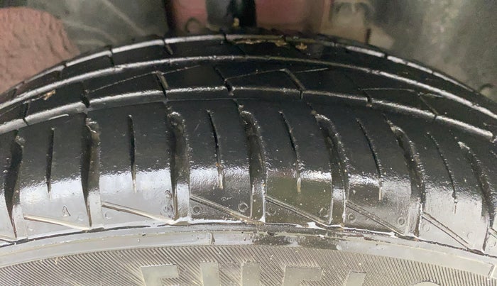 2019 Renault Kwid RXT 1.0 AMT (O), Petrol, Automatic, 13,444 km, Right Front Tyre Tread