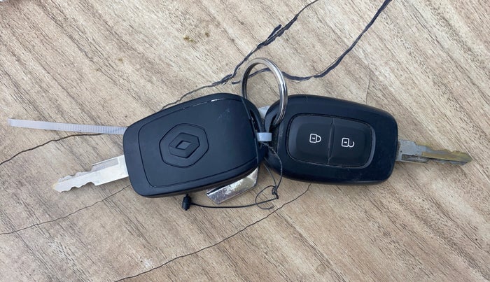 2019 Renault Kwid RXT 1.0 AMT (O), Petrol, Automatic, 13,444 km, Key Close Up