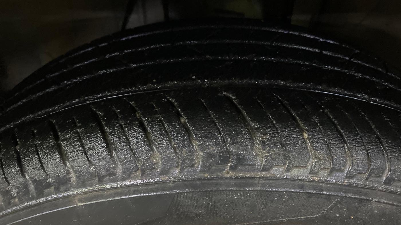 2021 Nissan MAGNITE XE, Petrol, Manual, 17,960 km, Left Front Tyre Tread
