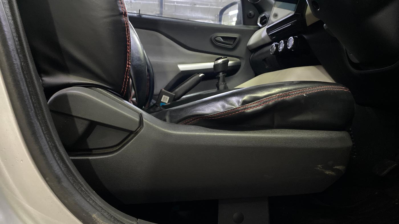 2021 Nissan MAGNITE XE, Petrol, Manual, 17,960 km, Driver Side Adjustment Panel