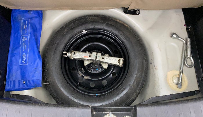 2014 Maruti Swift VXI, Petrol, Manual, 79,844 km, Dicky (Boot door) - Tool missing